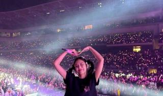 jennie演唱会故意张腿 jennie演唱会故意张腿