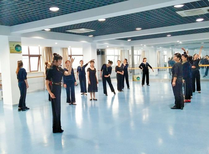 老年大学电竞班(老年大学电竞班是干嘛的)